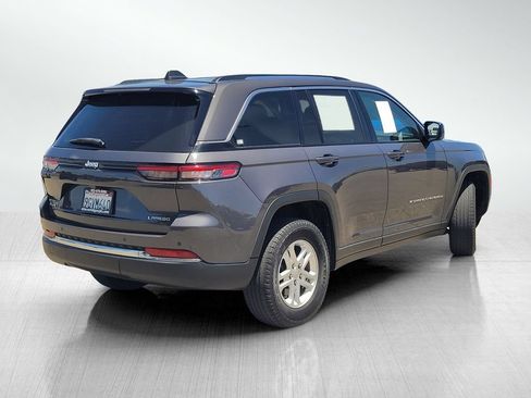 Used 2023 Jeep Grand Cherokee Laredo w/ Luxury Tech Group I AWD/4WD image 4