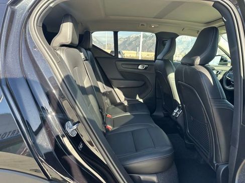 Used 2024 Volvo XC40 B5 Plus image 14