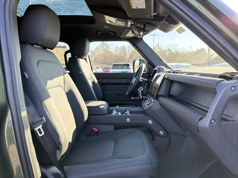 New 2026 Land Rover Defender 110 X-Dynamic SE image 16