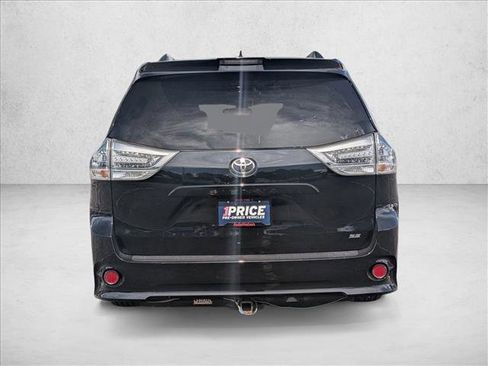 Used 2018 Toyota Sienna SE Premium image 6