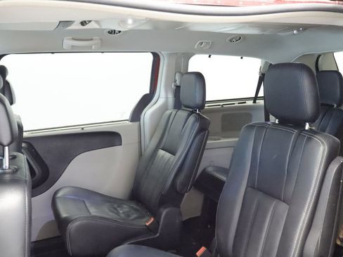Used 2016 Chrysler Town & Country Touring w/ Driver Convenience Group FWD image 20