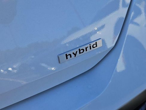 New 2025 Hyundai Elantra Limited image 3