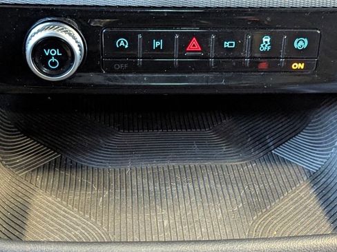 Certified 2025 Ford Explorer ST-Line w/ ST-Line Street Pack image 28