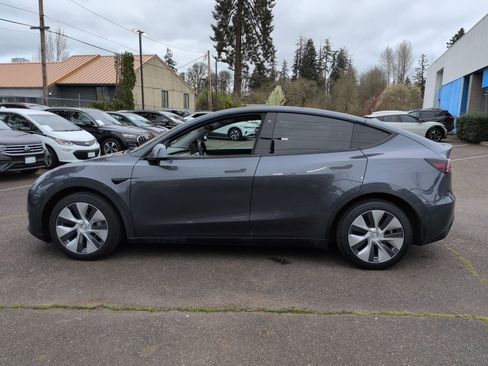 Used 2021 Tesla Model Y Long Range image 2