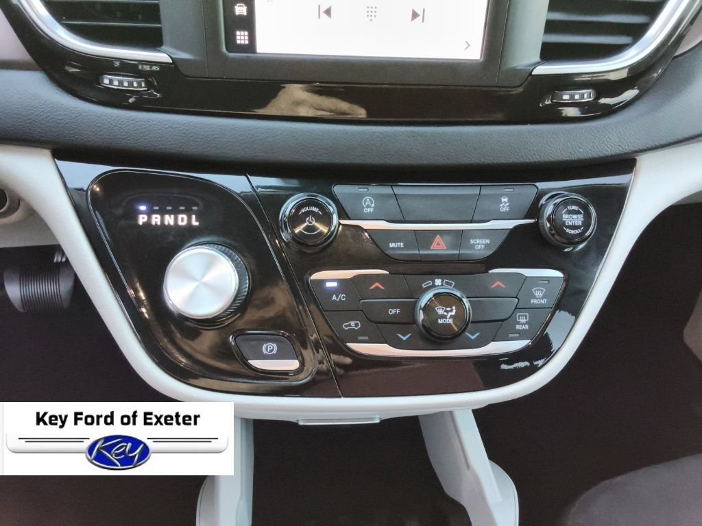 Used 2023 Chrysler Voyager LX FWD image 39