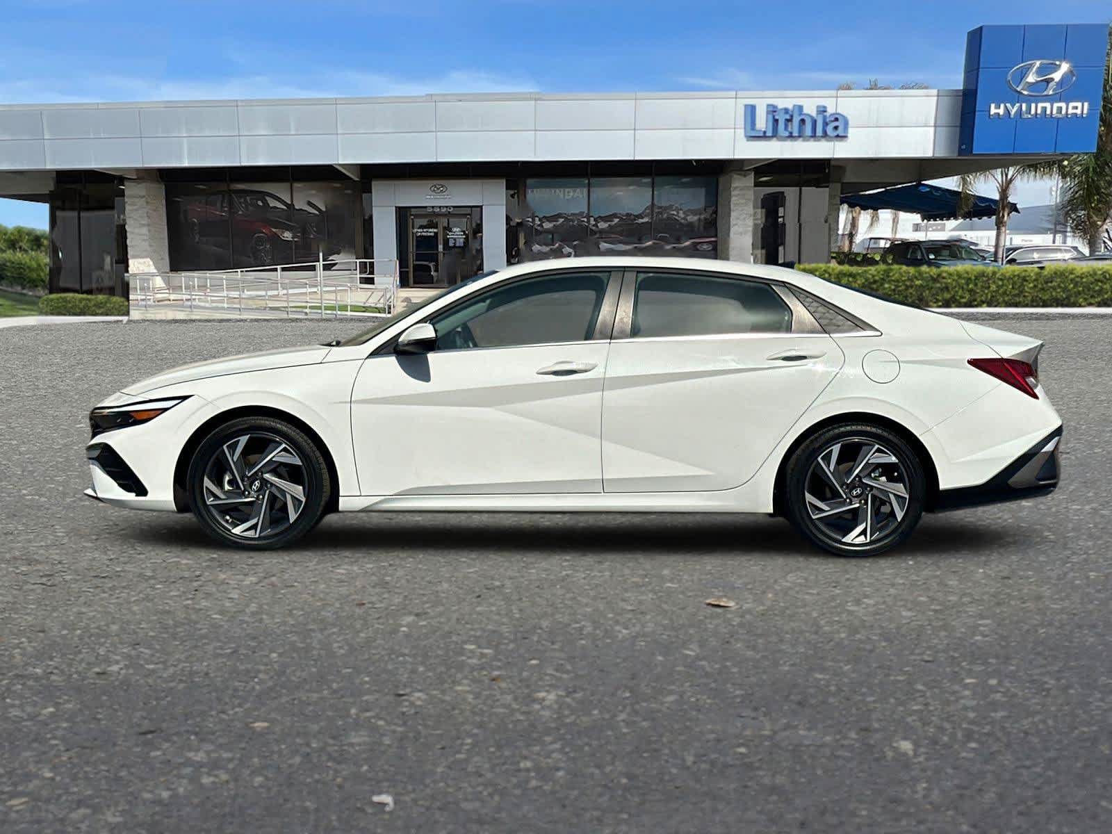 Certified 2025 Hyundai Elantra Limited FWD image 6