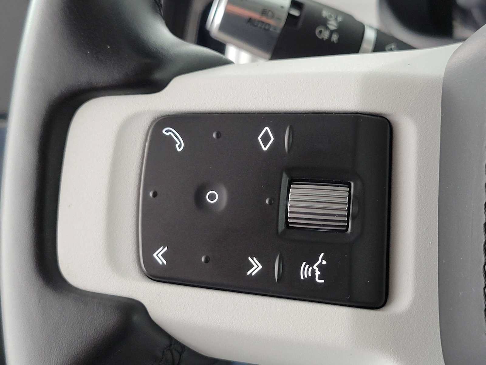 Used 2020 Land Rover Defender 110 HSE AWD/4WD image 29