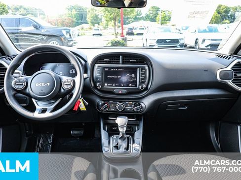 Used 2025 Kia Soul LX w/ LX Technology Package FWD image 29