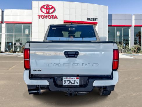 Used 2025 Toyota Tacoma SR5 AWD/4WD image 5