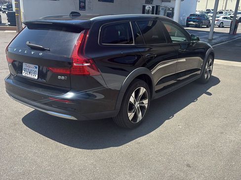 Used 2023 Volvo V60 B5 Cross Country Plus AWD/4WD image 5