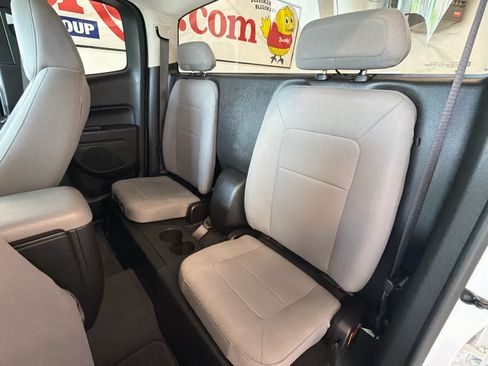Used 2022 Chevrolet Colorado W/T RWD image 16