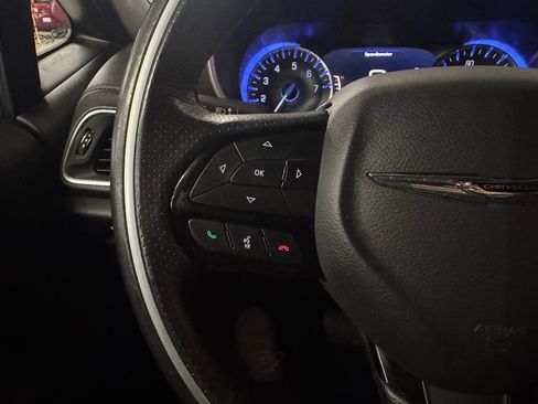 Used 2020 Chrysler Pacifica Limited image 30