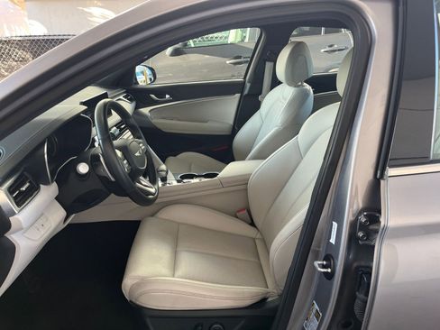 Used 2025 Genesis G70 2.5T image 27