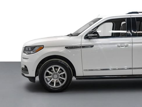 Used 2022 Lincoln Navigator L Reserve AWD/4WD image 10