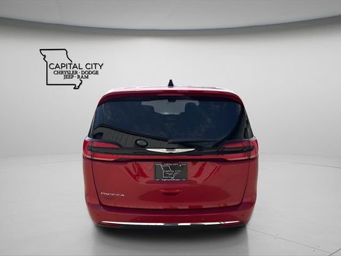 New 2026 Chrysler Pacifica Select image 6