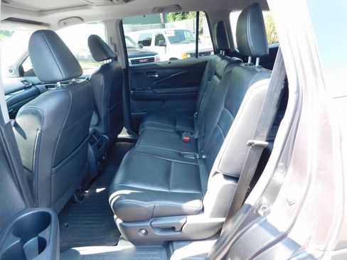 Used 2016 Honda Pilot Touring image 8