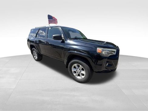 Used 2015 Toyota 4Runner SR5 AWD/4WD image 9