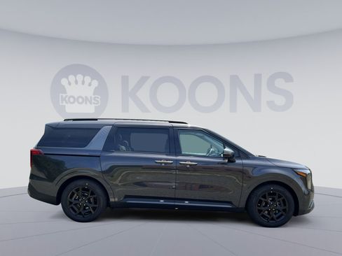 New 2026 Kia Carnival SX w/ SX Dark Edition Package FWD image 8