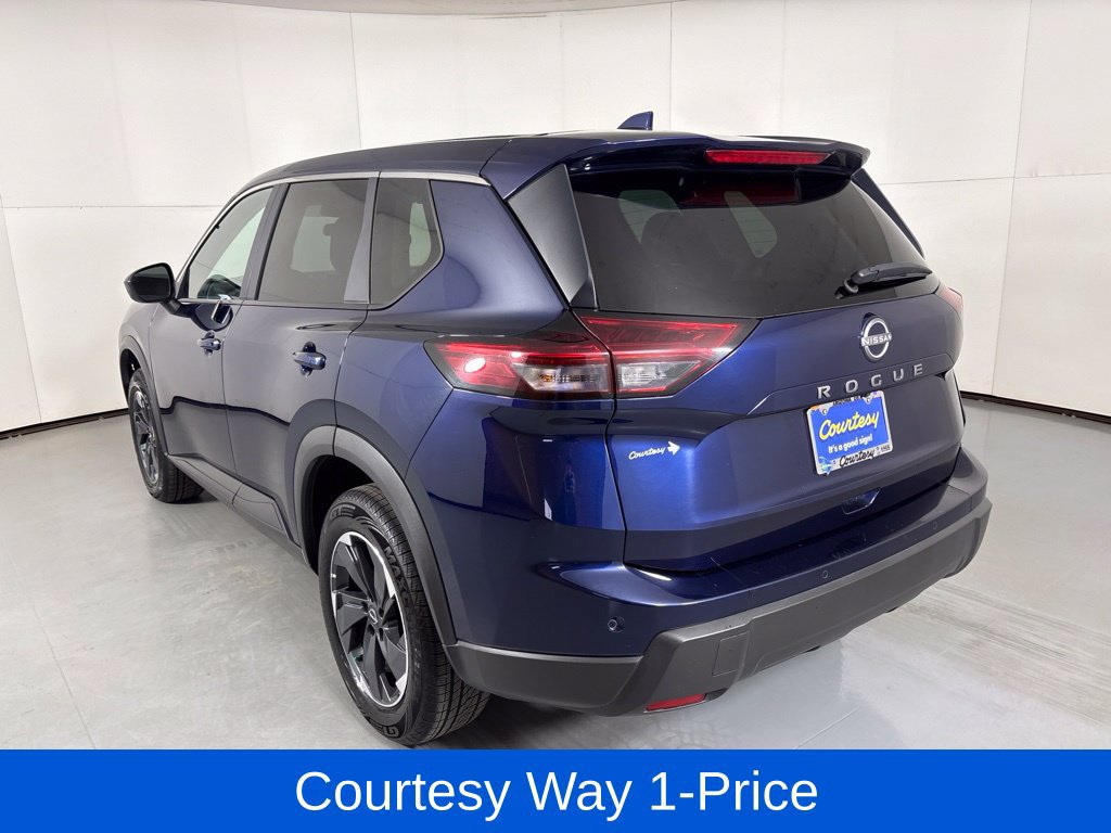 Used 2025 Nissan Rogue SV FWD image 8