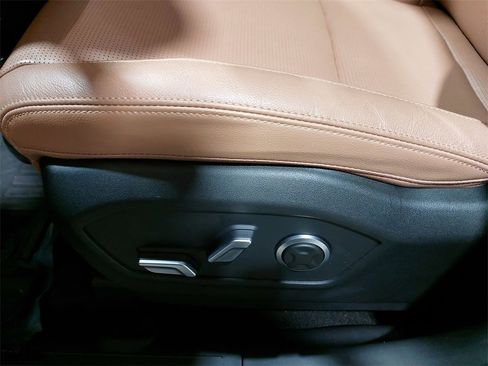 Used 2025 Hyundai Santa Fe Limited image 30