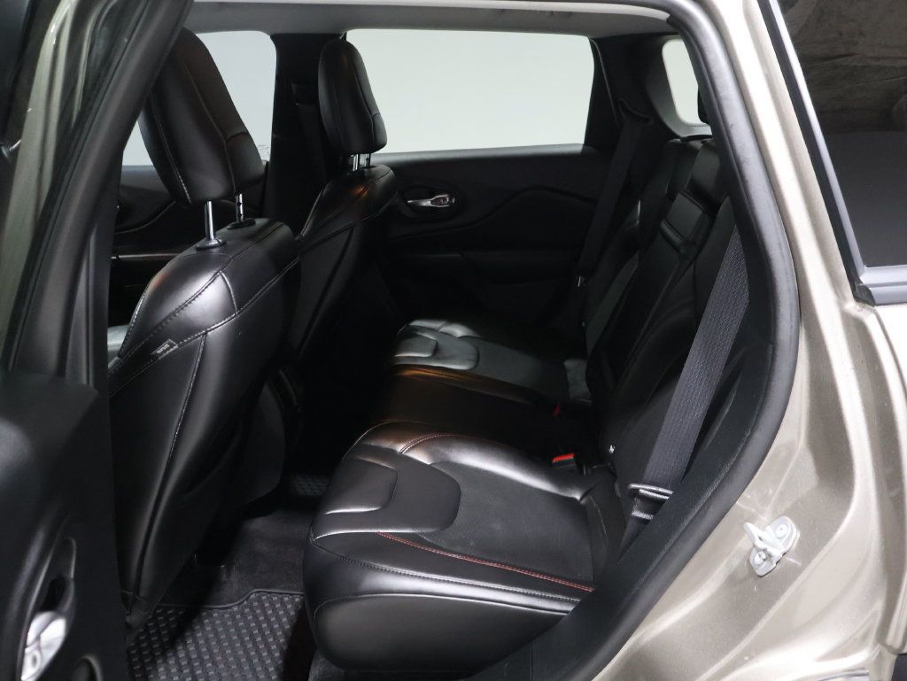 Used 2019 Jeep Cherokee Trailhawk w/ Cold Weather Group AWD/4WD image 18