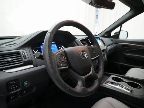 Used 2025 Honda Passport EX-L image 8