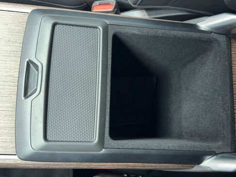 Used 2024 Land Rover Range Rover Long Wheelbase SE image 32