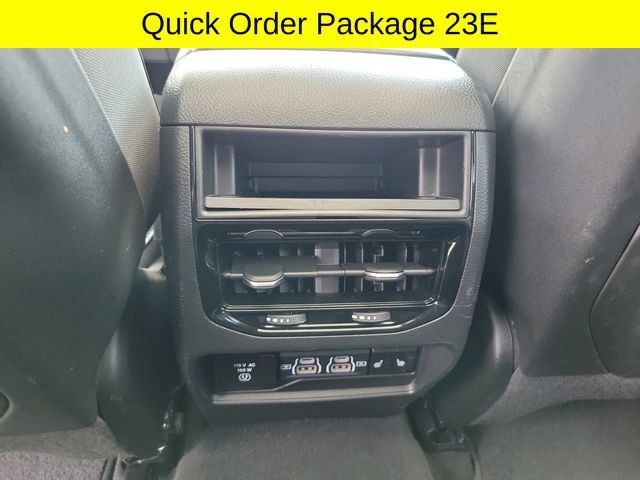 Used 2023 Jeep Grand Cherokee Limited AWD/4WD image 10
