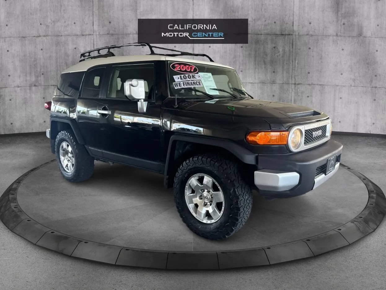 Used 2007 Toyota FJ Cruiser 2WD w/ Convenience Pkg image 1
