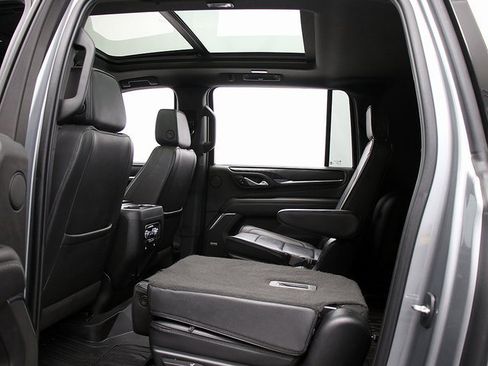Used 2023 GMC Yukon XL Denali image 13