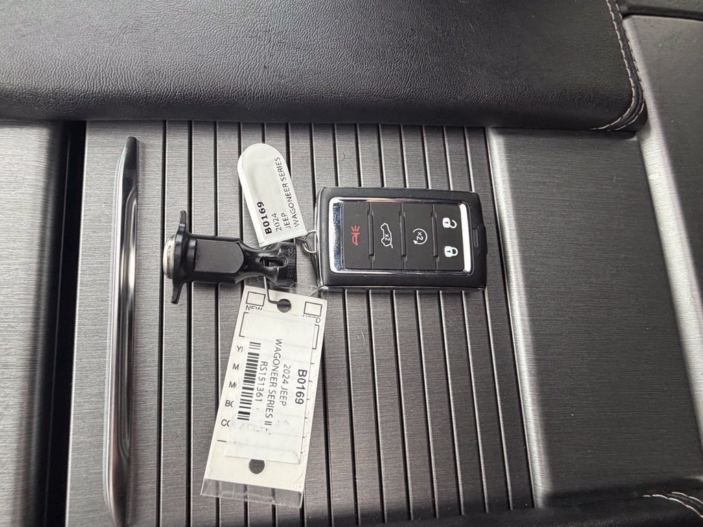 Used 2024 Jeep Wagoneer Series II AWD/4WD image 36