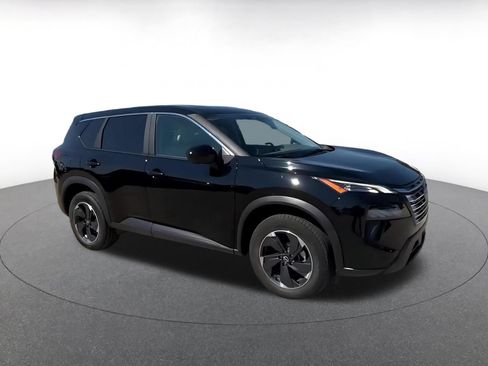 Used 2025 Nissan Rogue SV AWD/4WD image 2