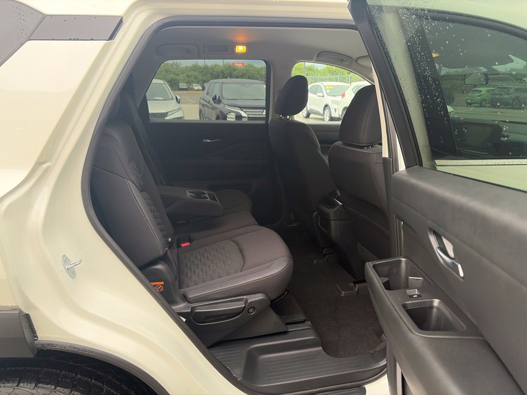 Used 2022 Nissan Pathfinder SV FWD image 14
