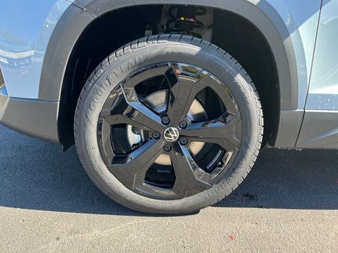 New 2025 Volkswagen Taos SE image 27