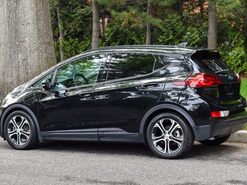 Used 2020 Chevrolet Bolt Premier w/ Infotainment Package FWD image 6