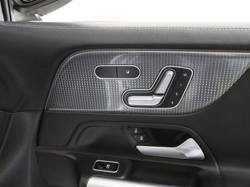 Used 2021 Mercedes-Benz GLB 250 4MATIC w/ Premium Package image 38