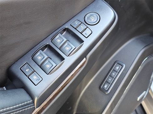 Used 2018 Chevrolet Suburban LT image 27