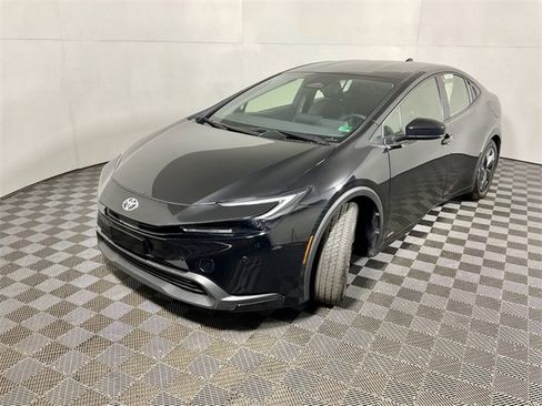 Used 2025 Toyota Prius LE image 9