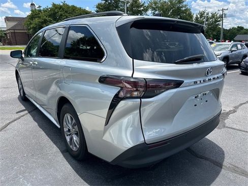 Certified 2024 Toyota Sienna XLE image 5