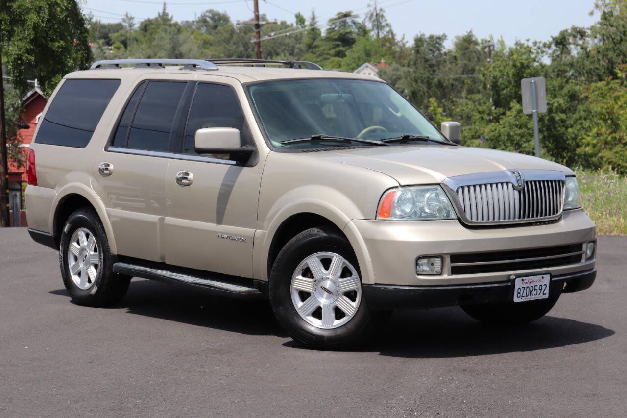 Used 2006 Lincoln Navigator Luxury RWD image 1