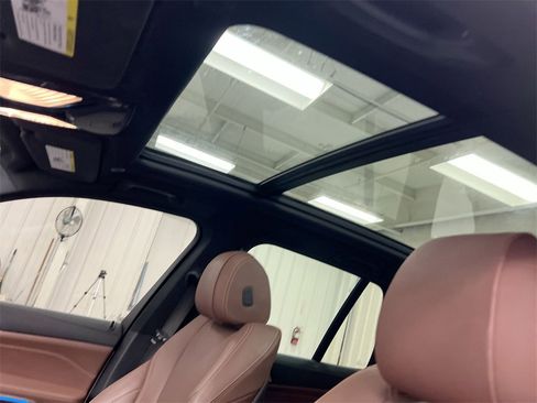 Used 2022 BMW X5 xDrive45e w/ M Sport Package image 18