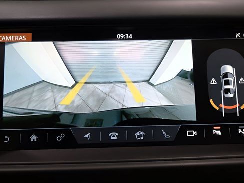 Used 2020 Land Rover Discovery Landmark AWD/4WD image 29