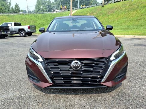 Used 2024 Nissan Altima 2.5 SV FWD image 8