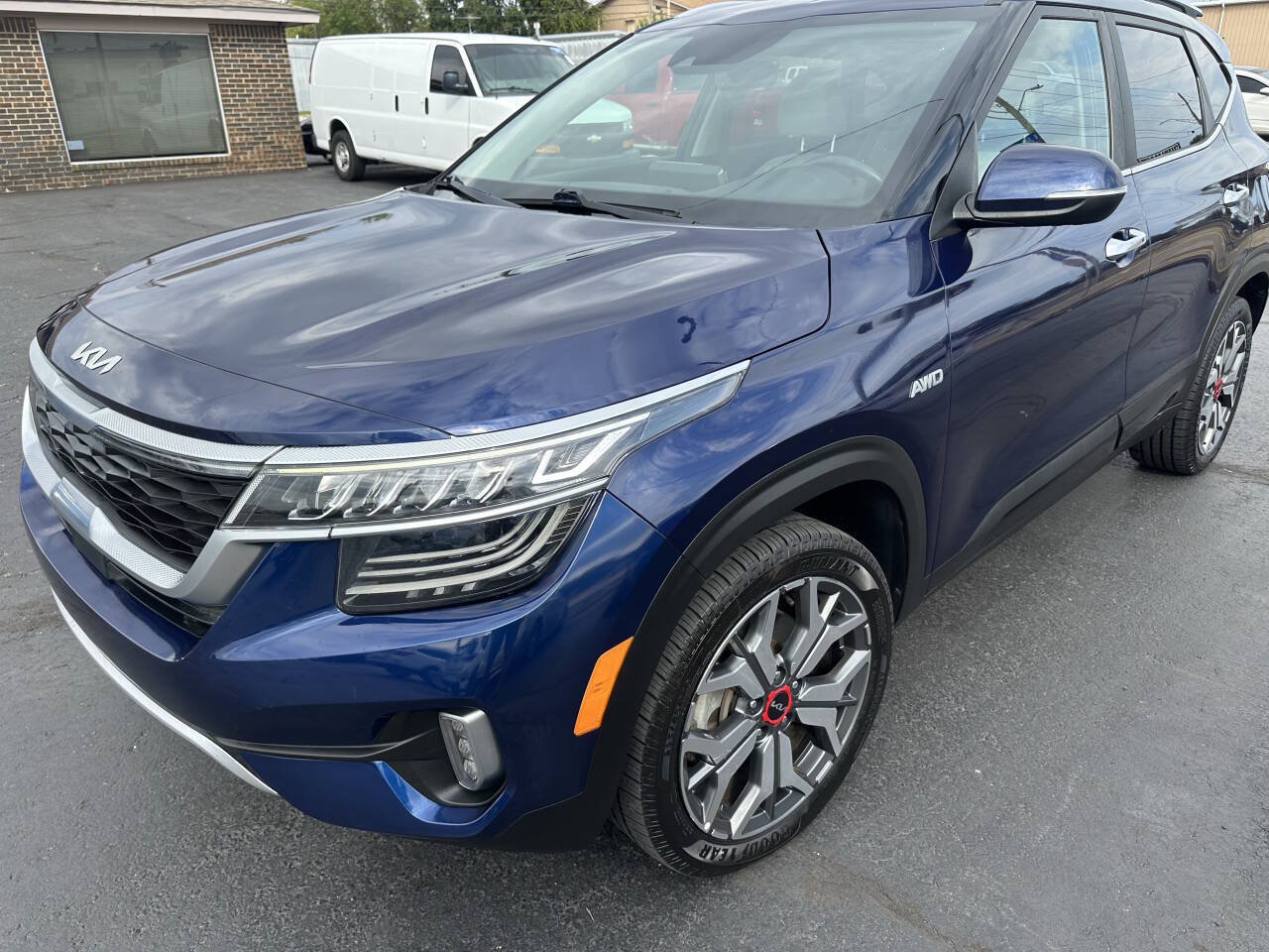 Used 2023 Kia Seltos SX AWD/4WD image 3