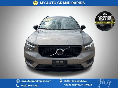 Used 2022 Volvo XC40 T5 R-Design w/ Advanced Package image 2