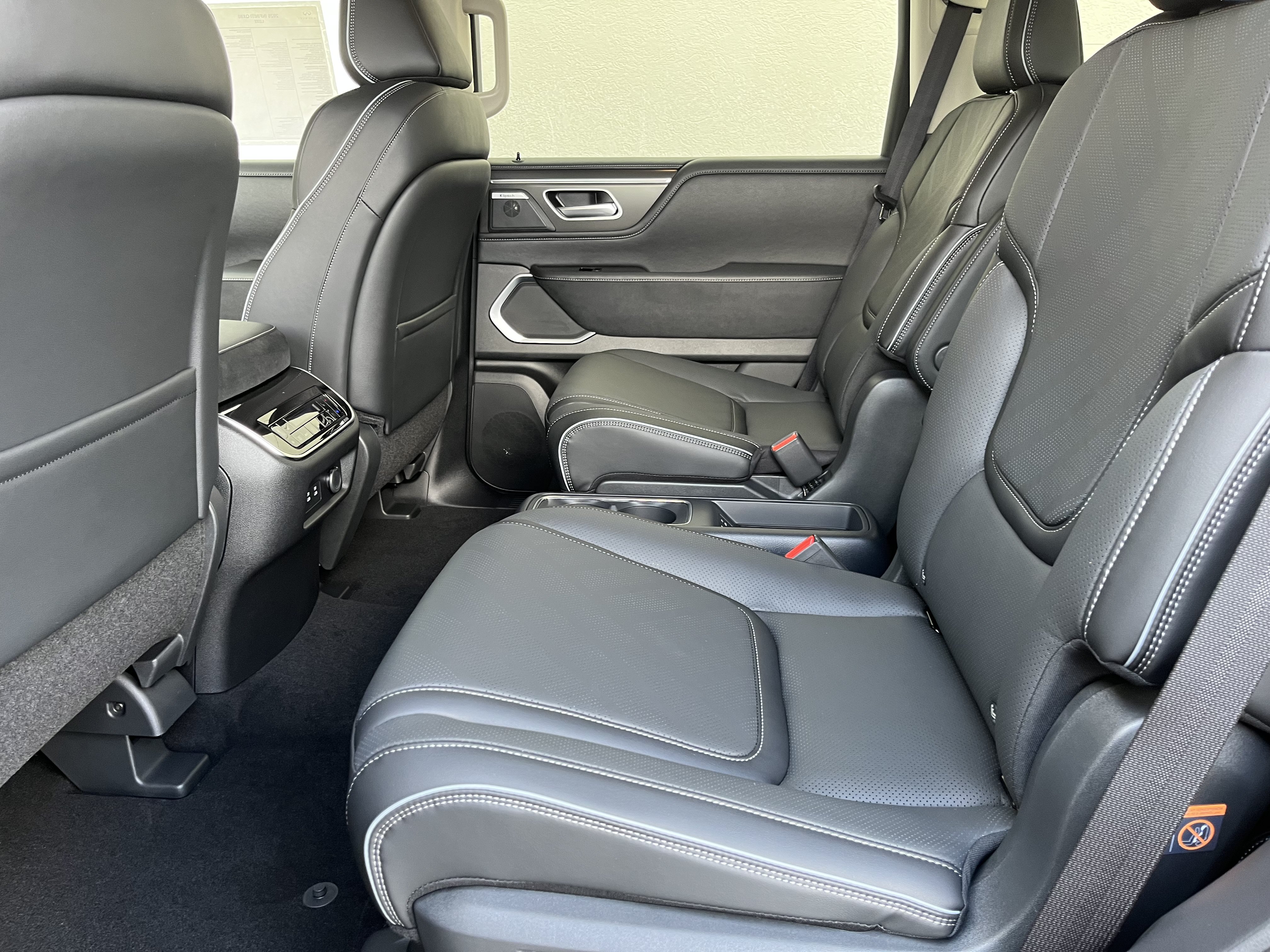 New 2026 INFINITI QX80 Luxe w/ Cargo Package RWD image 14