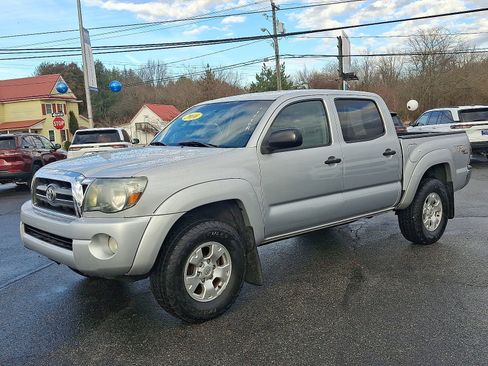 Used 2010 Toyota Tacoma PreRunner image 3