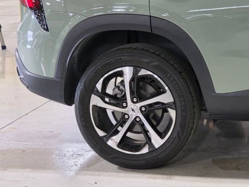 Used 2024 Chevrolet Trax RS FWD image 9