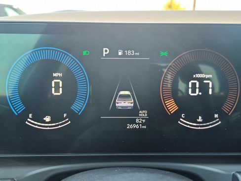 Used 2025 Hyundai Santa Cruz SEL AWD/4WD image 16