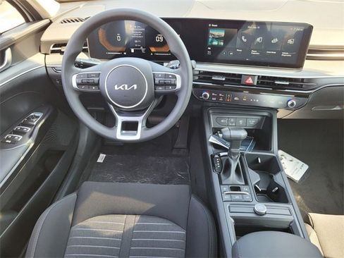 New 2025 Kia K5 LXS image 8